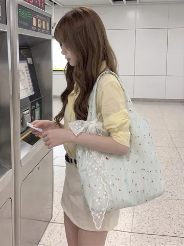 Sac Fourre-tout Fleuri pour Femme Vert Clair Rayures Verticales Grande Capacité Sac à Épaule Avec Nœud en Dentelle Blanche en Toile