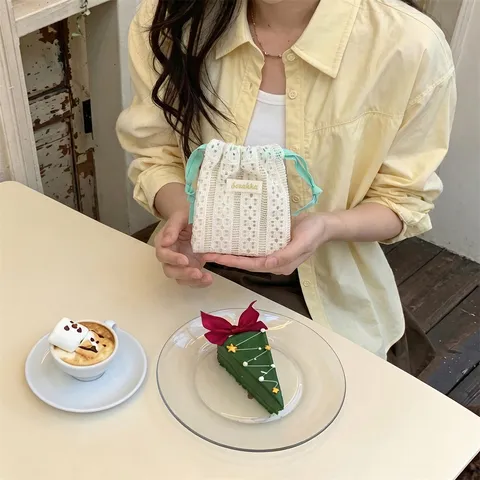 Sacchetto di Immagazzinaggio con Coulisse in Pizzo Intagliato Stile Giapponese Graziosa Borsa Organizer per Trucco da Viaggio in Raso per Cosmetici Auricolari Piccoli Oggetti