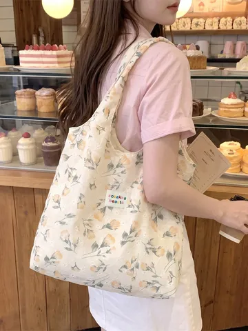 Pastoral Polyester Tulpe Blumendruck Schulter Tote Bag Schicke Gestufte Rüschen Spitzenschleife Handtasche Süße Vertikale Quadratische Lässige Offene Tasche Für Damen Alltag