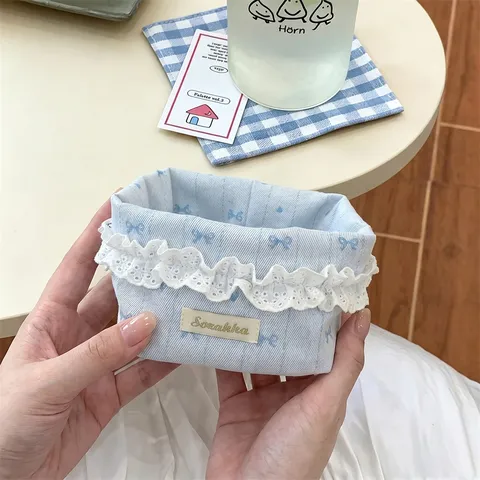 Panier de Rangement en Tissu Organisateur de Bureau avec Bordure en Dentelle Motif Nœud Cœur Petit Bac en Tissu pour Maquillage Papeterie Bijoux