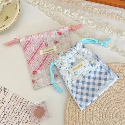 ins Stil Florale Karierte Patchwork Kordelzugbeutel Tragbare Schmuck Kosmetik Aufbewahrungstasche Kleiner Stofforganizer Für Damen