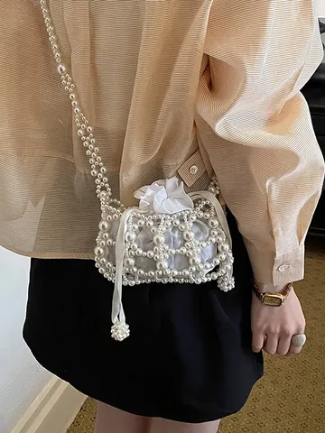 Elegante Damen Handgewebte Perlen Eimertasche Weiß Mode Ausschnitt Perle Tasche Satin Kordelzug Innenfutter Schultertasche