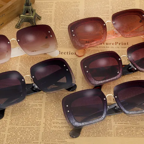 Women Oversized Square Sunglasses Retro Rhinestone Gradient Lens UV400 Outdoor Fashion Eyewear For Men and Women Streetwear