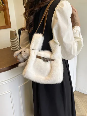 Damen Plüsch Kunstpelz Umhängetasche Süßer Hase Anhänger Crossbody Kleine Quadratische Tasche Herbst Winter Tasche Metallschnalle