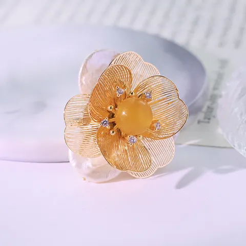 Vintage Baroque Pearl Flower Brooch For Women Gold Plated Copper Natural Stone Rhinestone Elegant Jewelry Pins For Coat