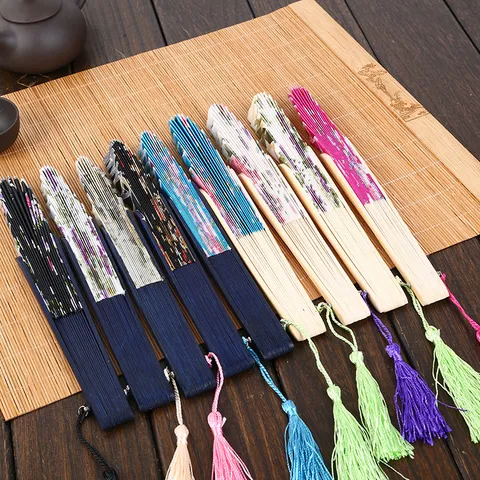Éventail Pliant de Style Chinois Classique Floral Imprimé Tissu de Soie Éventail à Main Rafraîchissant d'Été Décoration