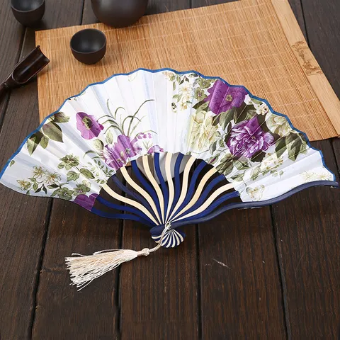 Eventail Pliant de Style Chinois Tissu en Soie Bambou Eventail Main Vintage Floral Imprimé pour Fête Décoration Intérieure Femmes