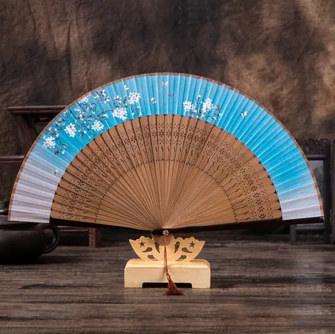 Éventail Pliant Traditionnel Chinois Tissu de Soie Bambou Creux Sculpté Éventail à Main Motif de Cerisier Pour Décoration Intérieure