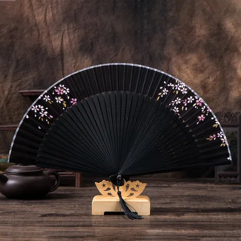 Éventail Pliant Traditionnel Japonais en Soie et Bambou Noir Motif Fleur de Cerisier Décoratif avec Gland et Support pour Décoration d'Intérieur