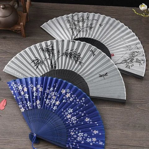 Éventail Pliant en Soie Rétro Style Chinois Éventail à Main en Bambou Danse Qipao Cadeau Artisanat Éventail Traditionnel en Soie
