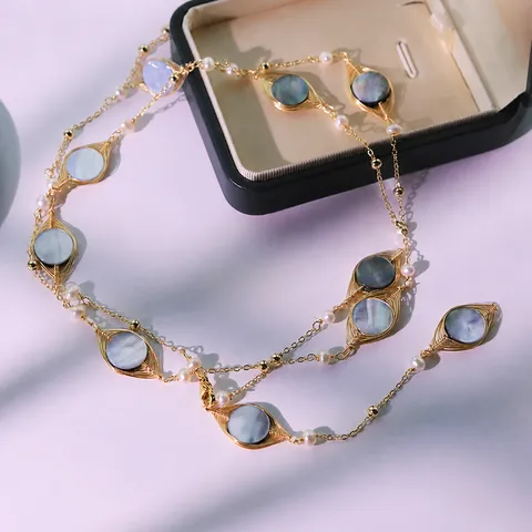 Collana con Catena a Maglione Lunga in Conchiglia di Perle Naturali e Perline di Rame da Donna Gioielli Geometrici Stile Vacanza