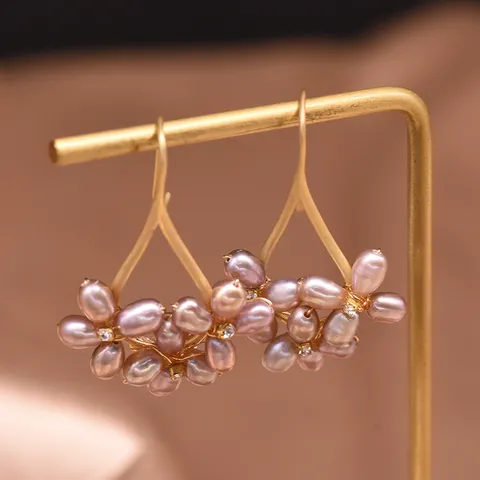 Orecchini a Gancio in Perla d'Acqua Dolce Naturale Fatti a Mano per Donna Orecchini Pendenti Floreali in Rame Placcato Oro Retrò con Strass