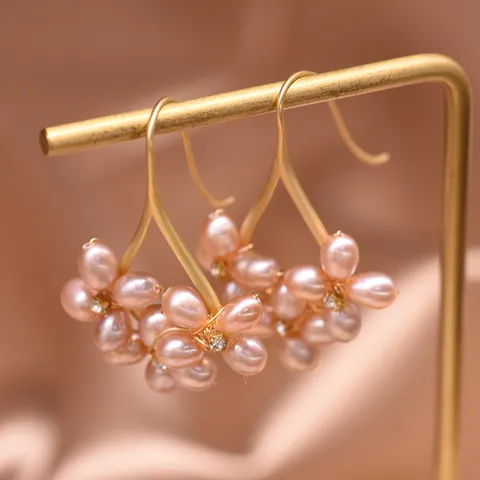 Orecchini a Gancio in Perla d'Acqua Dolce Naturale Fatti a Mano per Donna Orecchini Pendenti Floreali in Rame Placcato Oro Retrò con Strass