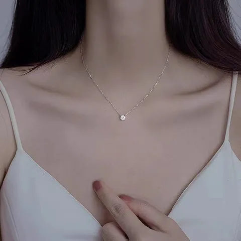 Collar con Colgante de Circonia Redonda de Cuatro Garras en Plata de Ley S925 para Mujer Joyería Minimalista de Lujo Ligero Cadena Clavícula