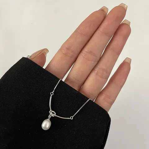 Collar Anudado de Plata Fina S999 para Mujer Cadena de Clavícula Minimalista de Perla de Agua Dulce Lujo Ligero Colgante de Plata de Ley Joyería