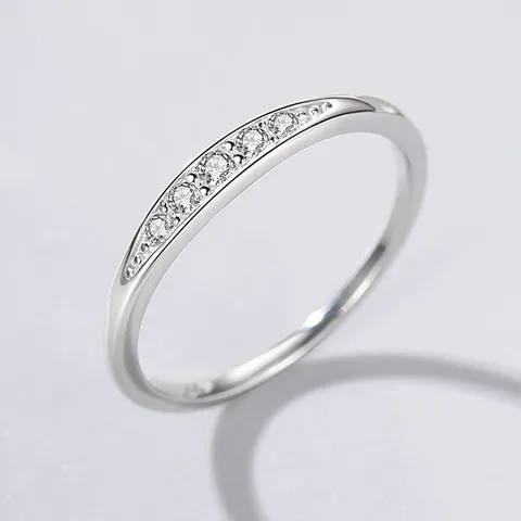 Anillo de Eternidad Minimalista de Plata 925 con Strass Elegante Chapado en Platino Oro Banda de Fila de Diamantes Apilable para Mujer Joyería de Moda Diaria Regalo