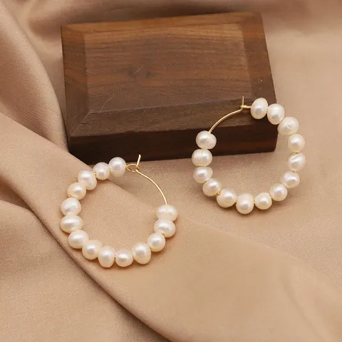 Natürliche Süßwasserperlen Creolen Perlenbesetzte Retro Nische Einfache Elegante Mode Schmuck Für Damen Vergoldete Runde Ohrringe