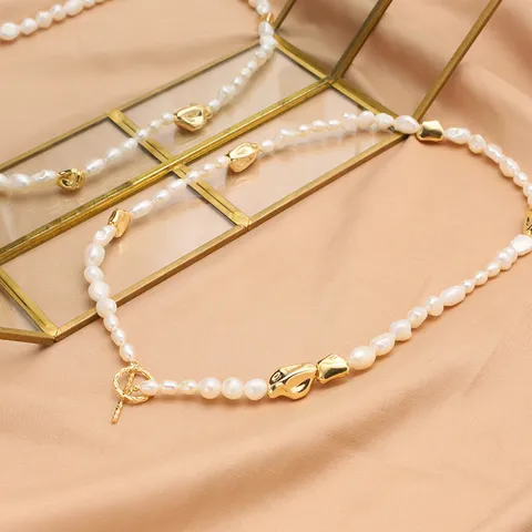 Elegante Collana di Perle d Acqua Dolce da Donna Fatta a Mano Rame Placcato Oro Barocco Girocollo di Perle Ciondolo Cuore Moneta Gioielli