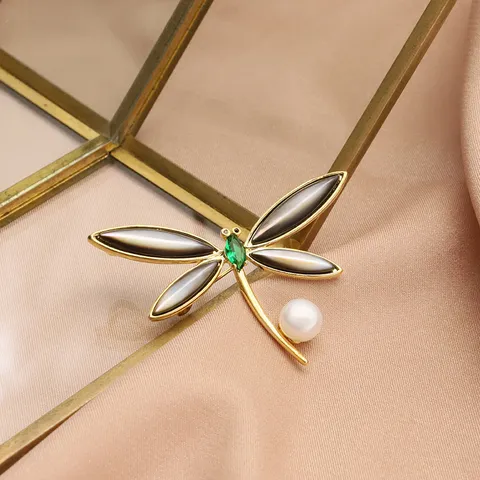 Vintage 18K Gold Plated Dragonfly Brooch With Freshwater Pearl Shell Wings Rhinestone Inlaid Elegant Women Lapel Pin Jewelry