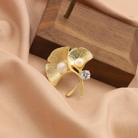 Elegant Copper Ginkgo Leaf Brooch Matte Gold Texture Freshwater Pearl Rhinestone Pin For Suit Clothes Women Fine Jewelry