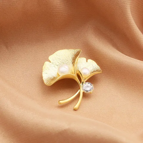 Elegant Copper Ginkgo Leaf Brooch Matte Gold Texture Freshwater Pearl Rhinestone Pin For Suit Clothes Women Fine Jewelry