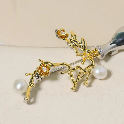 Niche Design Copper Freshwater Pearl Brooch Delicate Vase Bouquet Elegant Rhinestone Brooch Pin For Sweater Coat Women Jewelry