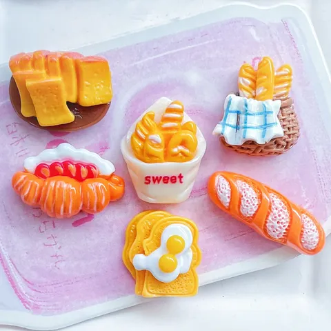 DIY Hars Miniatuur Brood Bedeltjes Voor Sieraden Maken Toast Ei Mand Voedsel Speelgoed Accessoires Voor Haarspeldjes Koelkastmagneten