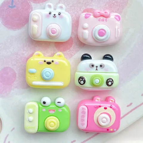 Simpatici Ciondoli a Forma di Macchina Fotografica in Plastica Resina Animale Cartone Animato Cabochon Retro Piatto Decorazioni Fai da Te per Forcine Portachiavi Scarpe