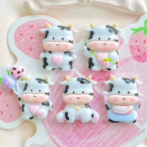 Leuke Cartoon Koe Hars Flatback Bedel Voor DIY Telefoon Geval Decoratie Zoete Dieren Hars Ornament Voor Haarspelden Water Beker Decor