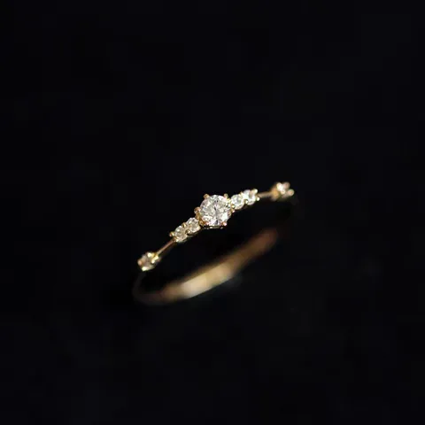Elegante Anillo Delgado de Plata de Ley 925 con Strass Anillo Incrustado Geométrico Brillante Delicado Simple Banda de Dedo para Mujer Joyería