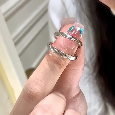 Anillos de Pareja de Lujo de Aleación con Diamantes de Imitación Moda Cinta de Möbius Geométrico Abierto Ajustable Anillo de Dedo Regalo para Hombres Mujeres Joyería Romántica