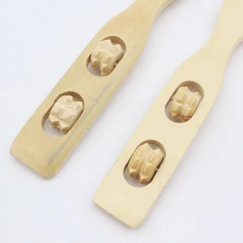 Natural Bamboo Back Scratcher With Double Massage Wheels Traditional Wooden Itching Scratch Tool For Elderly Home Daily Use