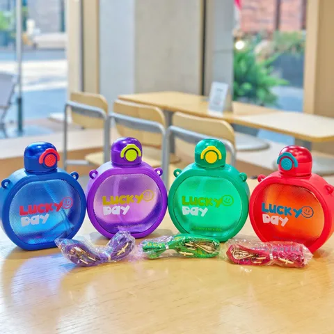 Borraccia Portatile in Plastica Con Cannuccia E Tracolla Per Bambini Scuola Piatta Rotonda Quadrata Bottiglia d'Acqua Sportiva Materiale PC Senza BPA