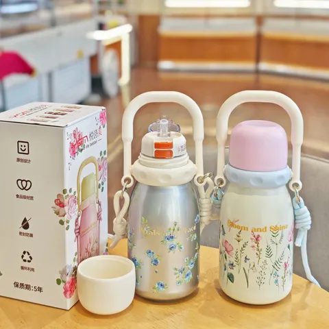 Exquisite Blumen 304 Edelstahl Vakuumisolierter Thermosbecher Mit Strohhalm Tragbare Trinkflasche Für Damen Im Büro