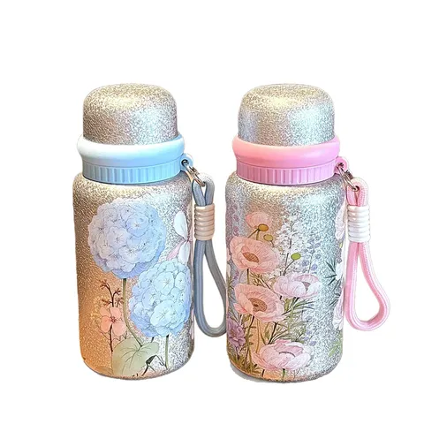 Termos in Acciaio Inossidabile Placcato Titanio Grande Capacità Motivo Floreale Bottiglia d'Acqua Con Filtro Tè e Cordino per Viaggio All'aperto