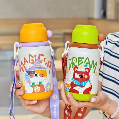Cartoon Edelstahl Kinder Wasserflasche Mit Strohhalm Tragbare Vakuum Isolierte Kinderflasche Auslaufsicherer Schulbecher Mit Gurt