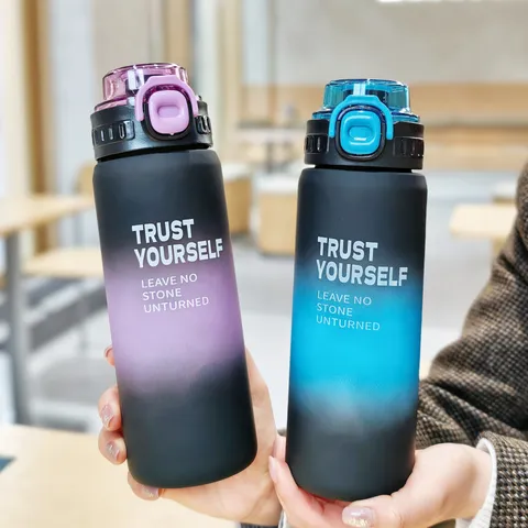 Gran Capacidad Degradado Botella de Agua Deportiva Plástico PC Esmerilado Taza de Bebida Directa Portátil Fitness al Aire Libre Pareja