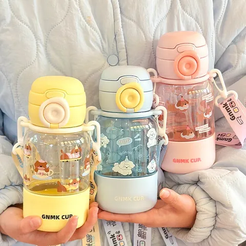 Cartoon Kinder Tritan Wasserflasche Mit Strohhalm Tragbare Große Kapazität Umhängetasche Schüler Plastik Trinkbecher Für Outdoor Schule Urlaub