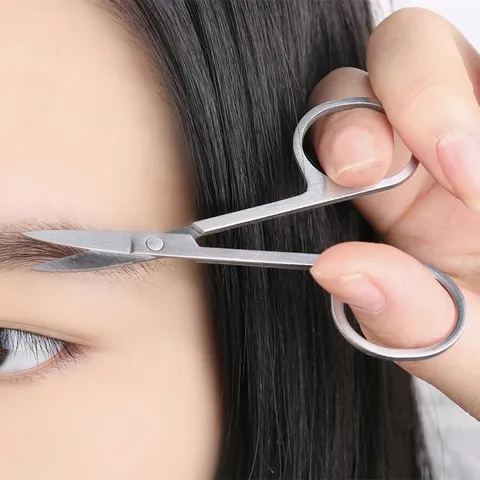 Ciseaux à Sourcils en Acier Inoxydable Pointe Courbée Ciseaux de Taille de Poils du Visage Outil de Beauté de Maquillage Professionnel pour Femmes