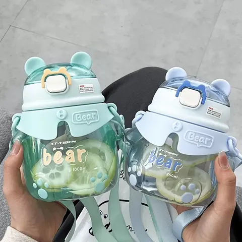 Tazza con Cannuccia in Plastica a Forma di Orso Portatile da Esterno per Bambini Bottiglia d'Acqua Grande Capacità Coperchio a Rimbalzo con un Pulsante Tazza d'Acqua per Studenti Con Tracolla