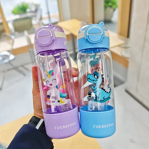 Cartoon Tier Dual Trink Wasserflasche mit Strohhalm Anhänger 580ml Tragbarer Plastikbecher für Kinder Studenten Outdoor Schule Grün Blau Lila