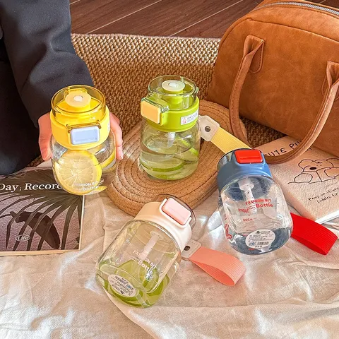 Tragbare Mini-Wasserflasche aus Hochborosilikatglas Mit Strohhalm Hitzebeständiger Auslaufsicherer Reise-Trinkbecher Für Damen