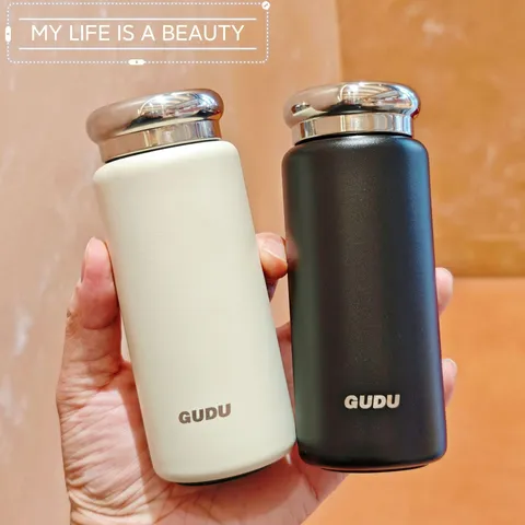 Termo Mini Moderno Minimalista Chapado en Titanio Acero Inoxidable Botella de Agua de Bolsillo Portátil Aislamiento Térmico para Viaje Oficina