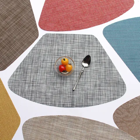 Tovaglietta Intrecciata a Forma di Ventaglio Tappetino da Tavola in PVC Antiscivolo Resistente al Calore Tovagliette Lavabili per Tavoli Tondi