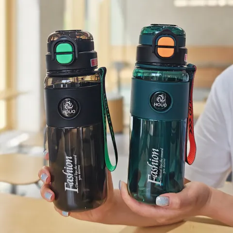 Minimalistische Plastik Sport Wasserflasche Auslaufsicher Sturzfest Strohhalm Becher Outdoor Tragbarer Großer Kapazität Weltraumbecher Für Paare Reisen Fitnessstudio