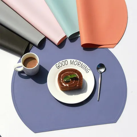 Set de Table en Silicone Nordique Semi-circulaire Couleur Unie Résistant à la Chaleur Imperméable Tapis Isolant Couleur Morandi Cuisine Dessous de Plat Décoration Maison