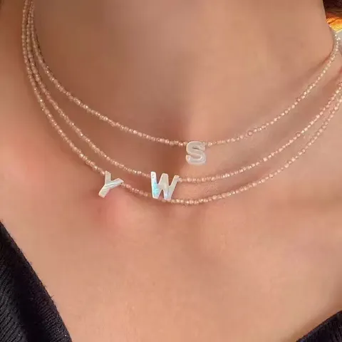 Collana Girocollo di Perline di Cristallo alla Moda Euro Americana Ciondolo con Lettera Inglese in Conchiglia Naturale per Donna Gioielli da Spiaggia Estivi