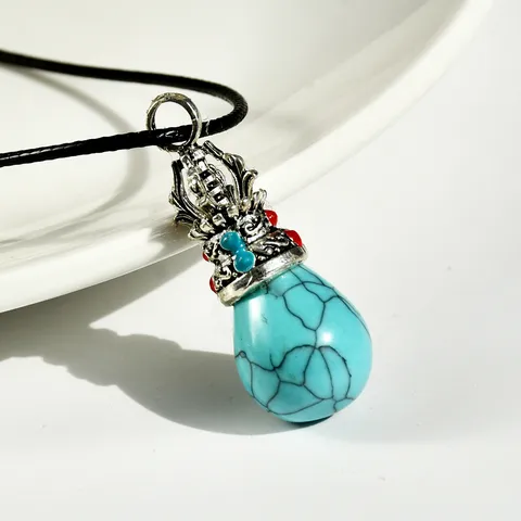 Rétro Ethnique Style Tibétain Couronne Goutte d'Eau Pendentif Collier Vintage Turquoise Artificielle Incrusté Alliage Chaîne Bijoux pour Unisexe Cadeau
