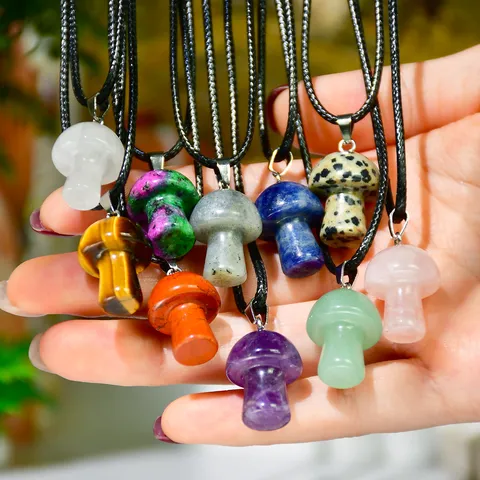 Collana con Pendente a Fungo in Pietra Naturale da Donna Collana con Pendente in Cristallo Carino Fatta a Mano con Cordino in Pelle