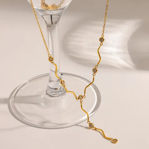 18K Gold Plated Stainless Steel Wave Y-Chain Necklace Cubic Zirconia Water-Resistant Light Luxury Geometric Pendant Necklace For Women